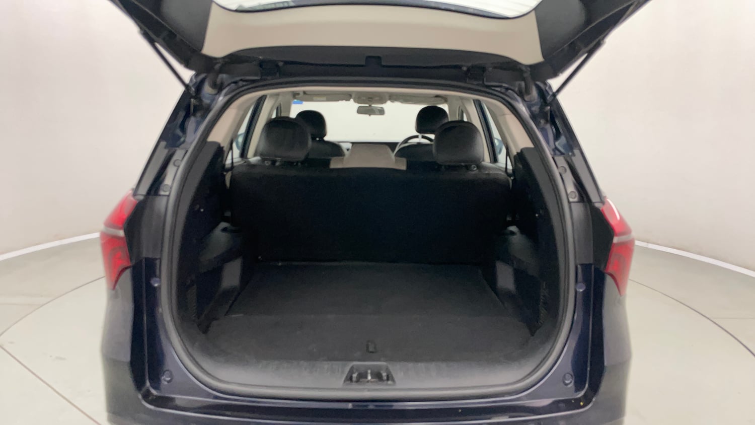 Used 2022 Mahindra XUV700 AX 5 Petrol AT 5 STR Petrol Automatic interior DICKY INSIDE VIEW