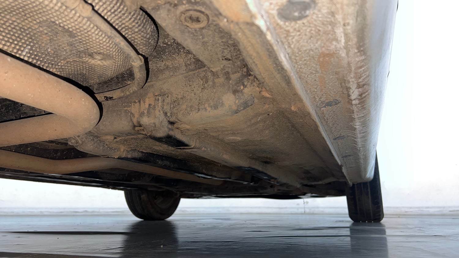 Used 2018 Hyundai Elite i20 Asta 1.2 AT Petrol Automatic extra REAR RIGHT UNDERBODY VIEW