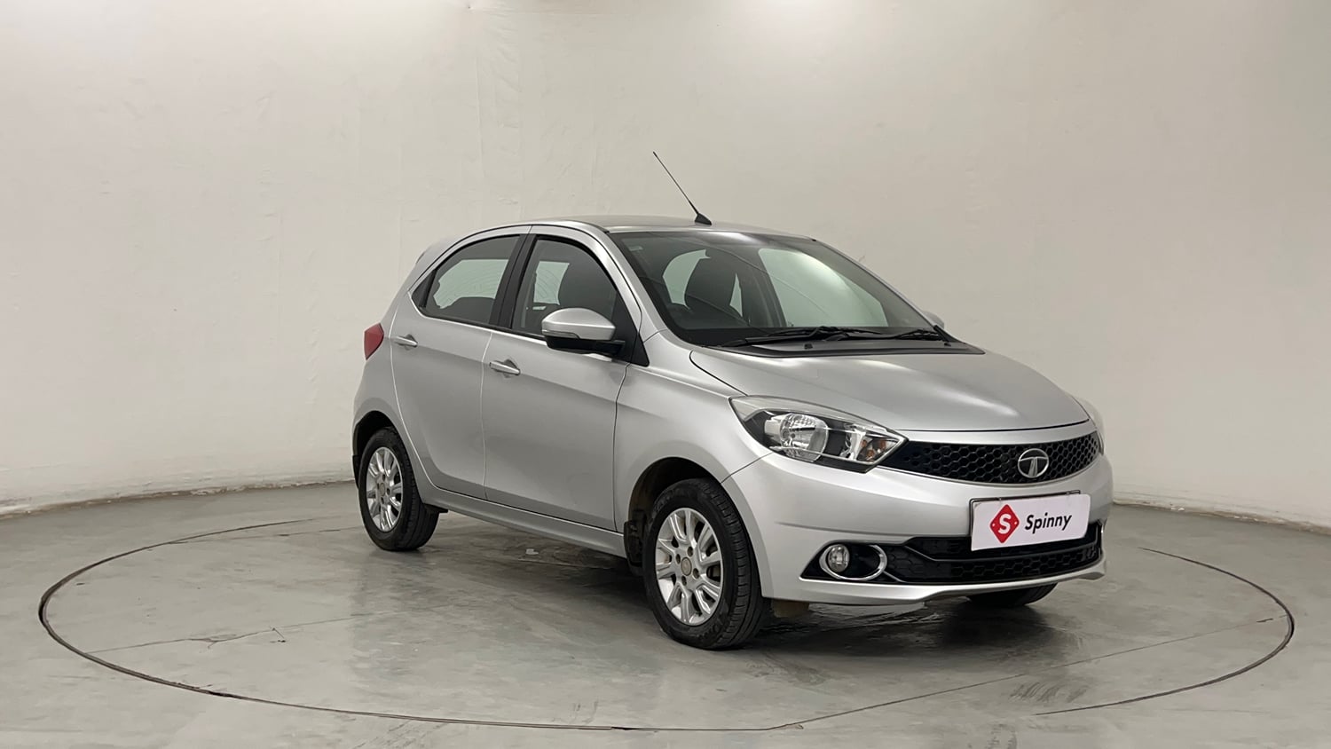 Used 2018 Tata Tiago Revotron XZA Petrol Automatic exterior RIGHT FRONT CORNER VIEW