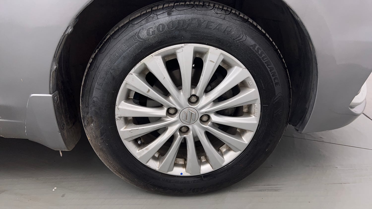 Used 2019 Maruti Suzuki Ciaz Delta Hybrid 1.5 AT Petrol Automatic tyres RIGHT FRONT TYRE RIM VIEW