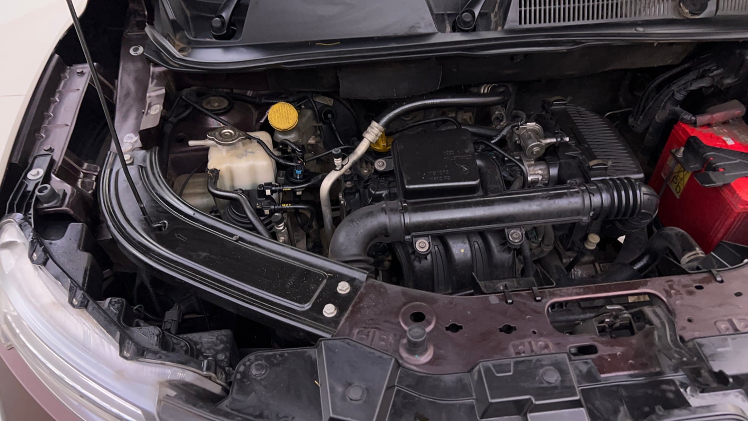 Used 2021 Renault Kiger RXZ AMT Dual Tone Petrol Automatic engine ENGINE RIGHT SIDE VIEW
