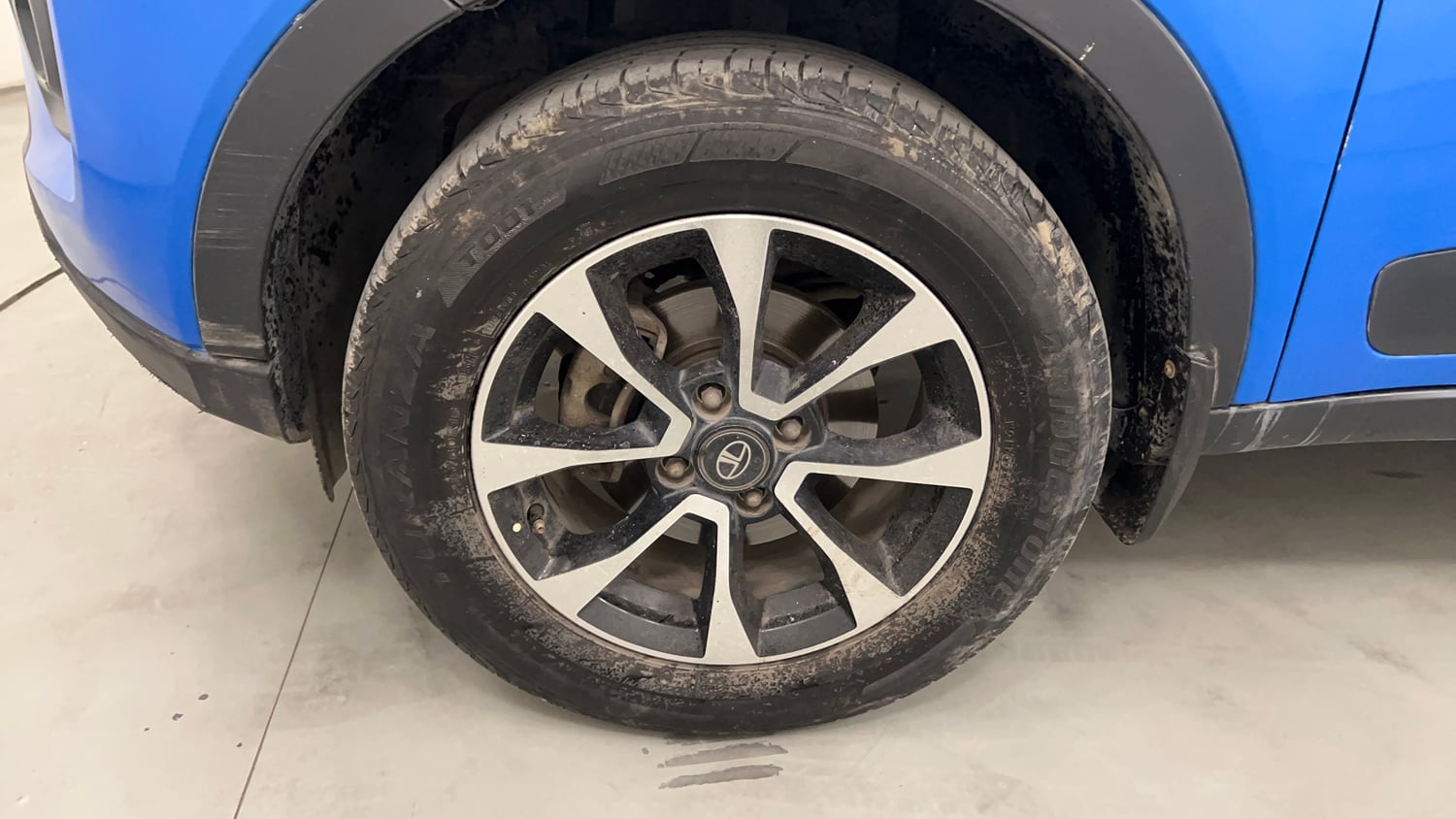 Used 2020 Tata Nexon XZA Plus (O) Dual Tone Petrol Automatic tyres LEFT FRONT TYRE RIM VIEW