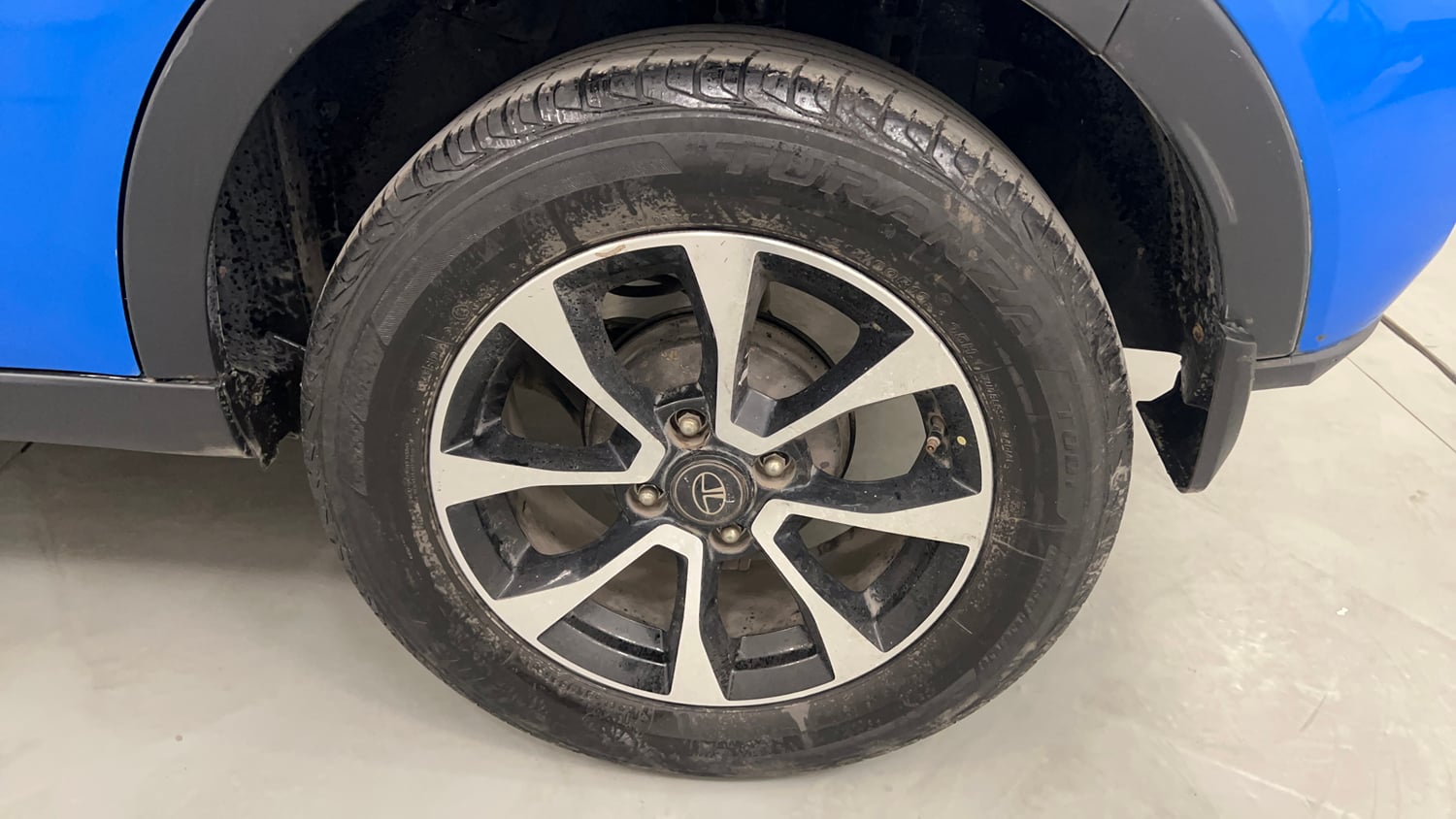 Used 2020 Tata Nexon XZA Plus (O) Dual Tone Petrol Automatic tyres LEFT REAR TYRE RIM VIEW