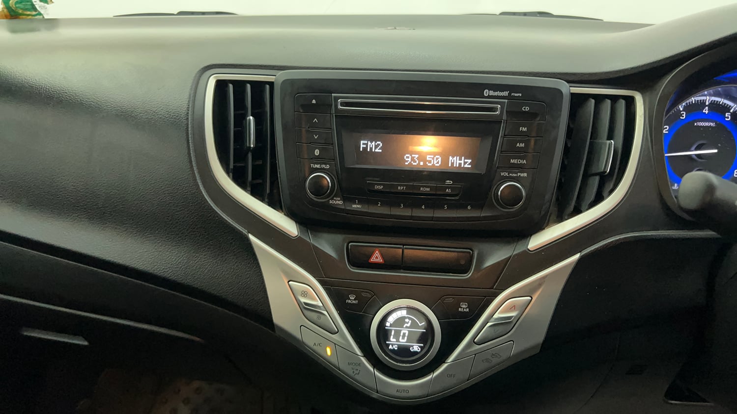 Used 2017 Maruti Suzuki Baleno Delta 1.2 Petrol Manual interior MUSIC SYSTEM & AC CONTROL VIEW