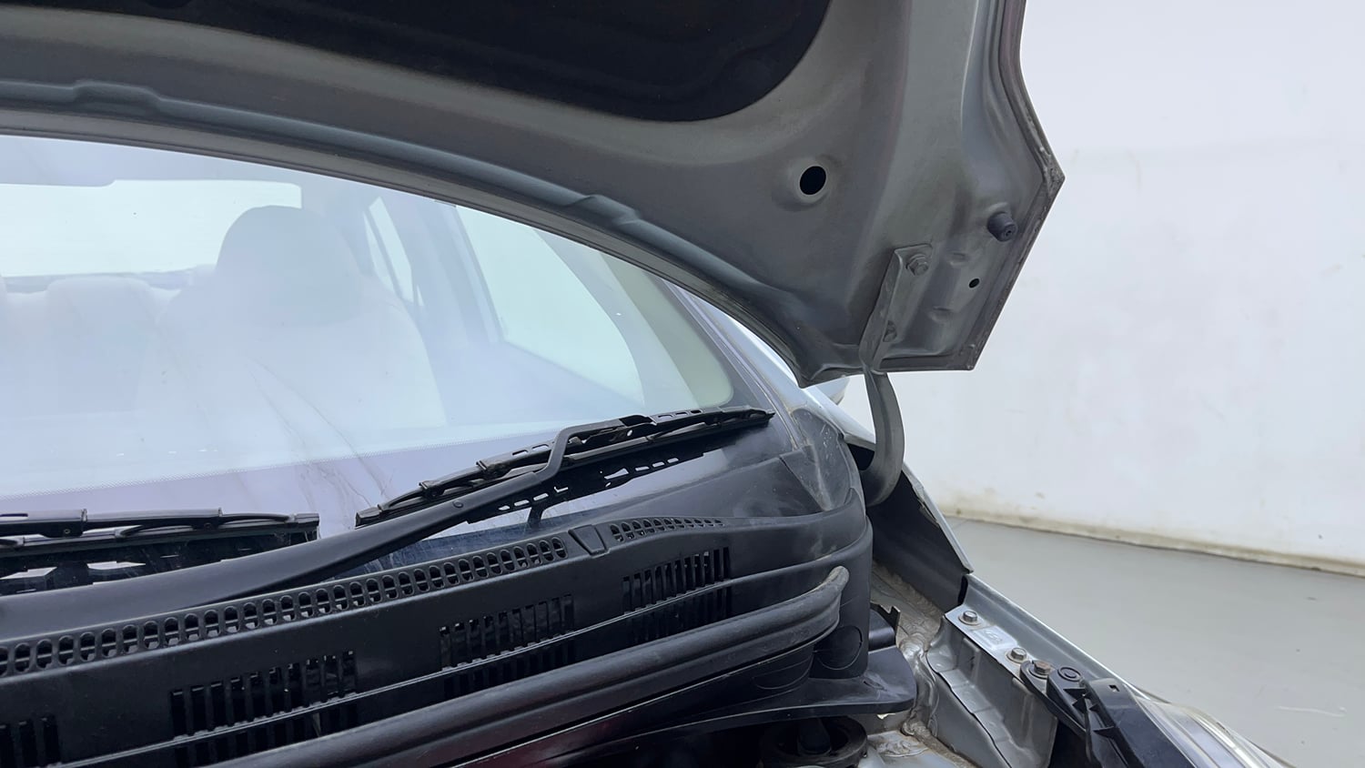 Used 2019 Hyundai Xcent S CRDi Diesel Manual engine ENGINE LEFT SIDE HINGE & APRON VIEW