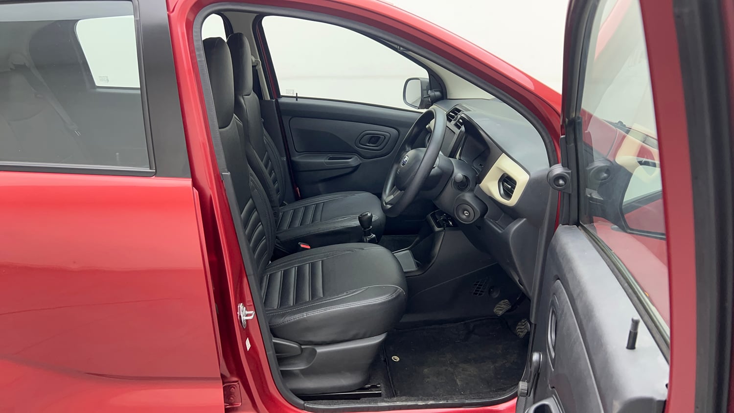 Used 2021 Datsun Redi-GO A Petrol Manual interior RIGHT SIDE FRONT DOOR CABIN VIEW