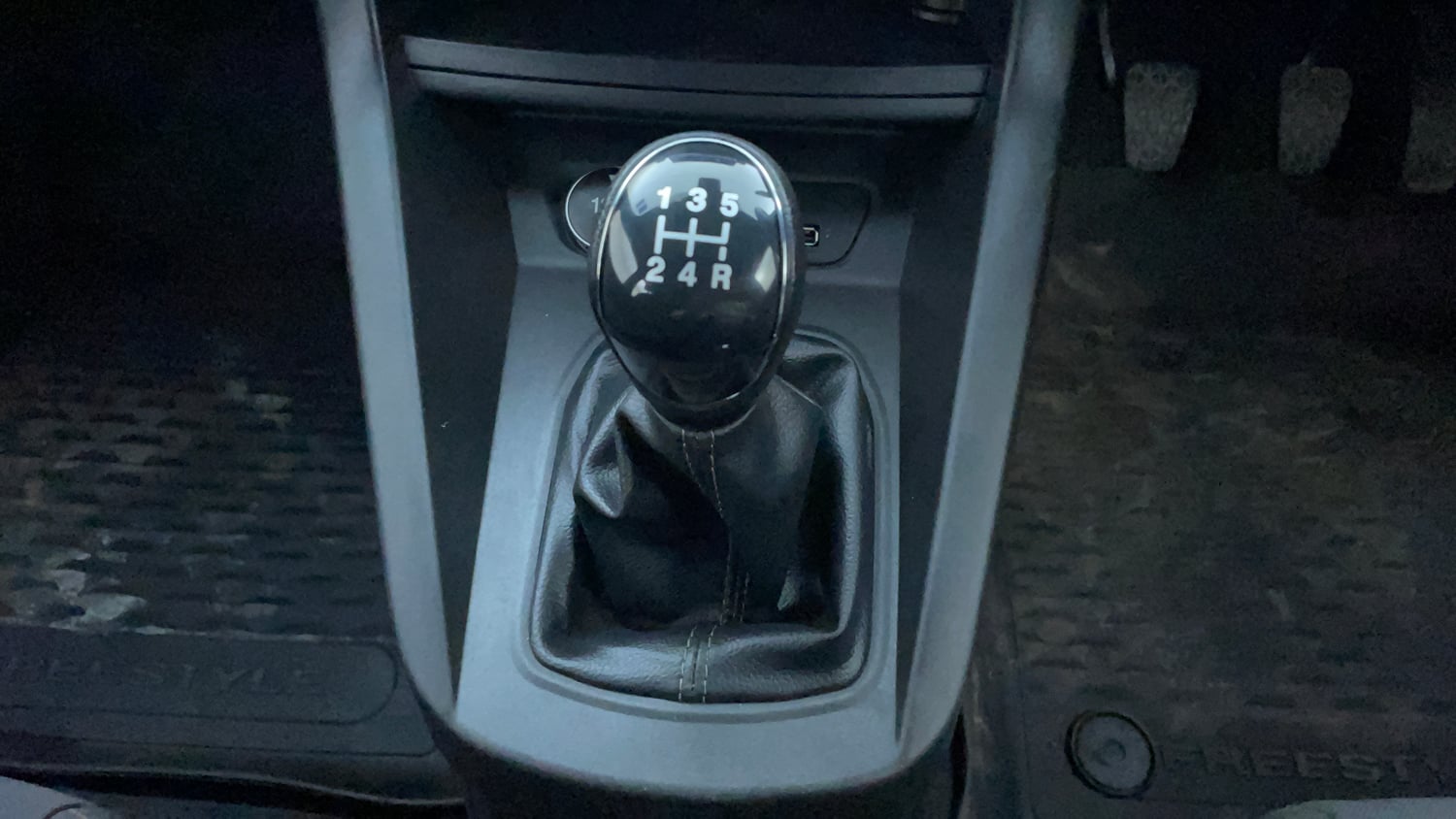 Used 2021 Ford Freestyle Titanium Plus 1.2 Ti-VCT Petrol Manual interior GEAR  KNOB VIEW