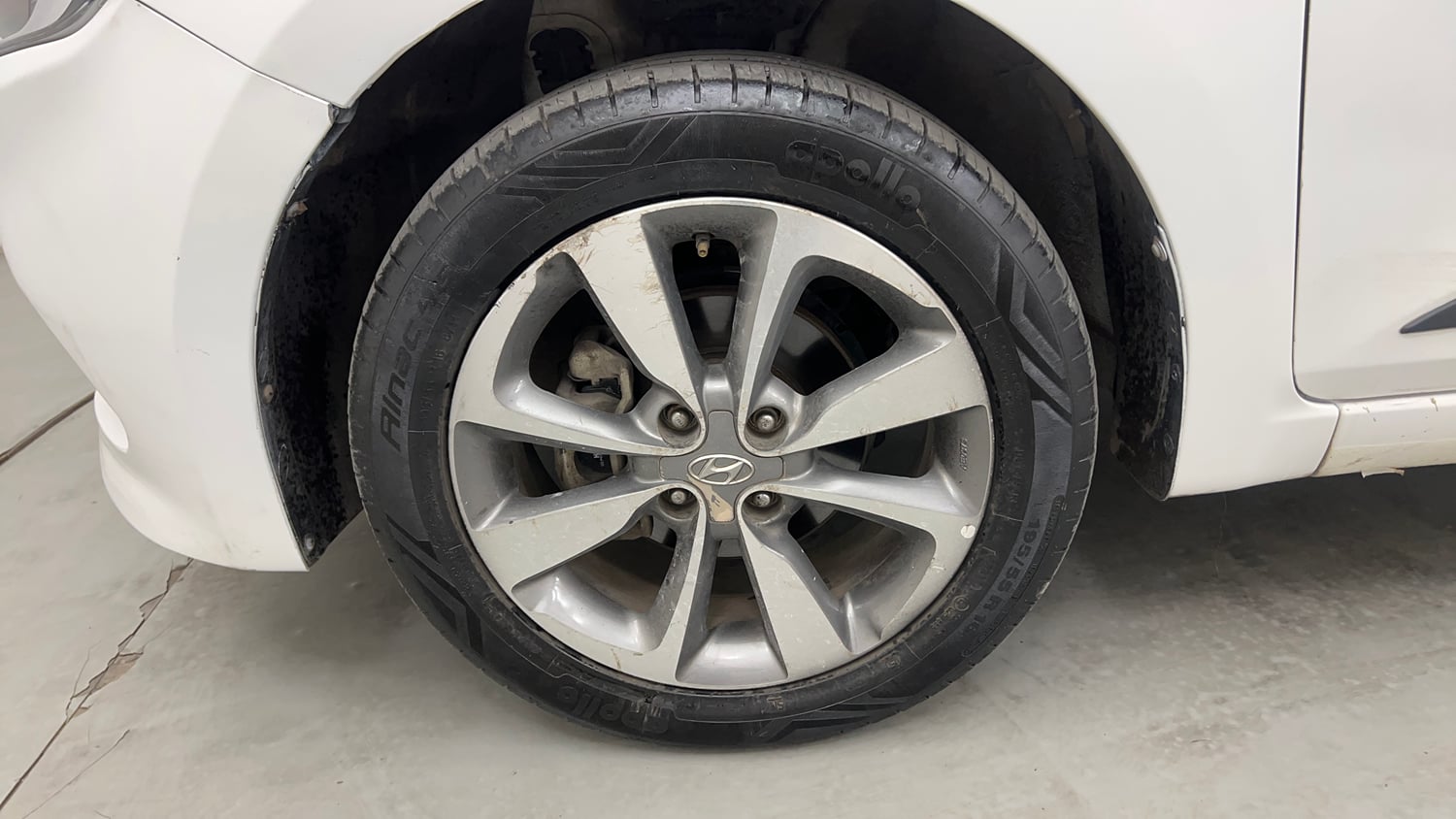 Used 2015 Hyundai Elite i20 Asta 1.2 Petrol Manual tyres LEFT FRONT TYRE RIM VIEW