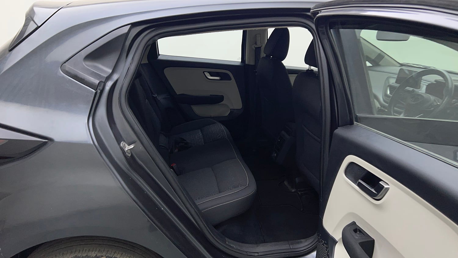 Used 2021 Tata Altroz XZ Petrol Petrol Manual interior RIGHT SIDE REAR DOOR CABIN VIEW