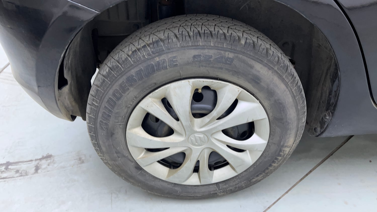 Used 2012 Maruti Suzuki Swift VXi Petrol Manual tyres RIGHT REAR TYRE RIM VIEW