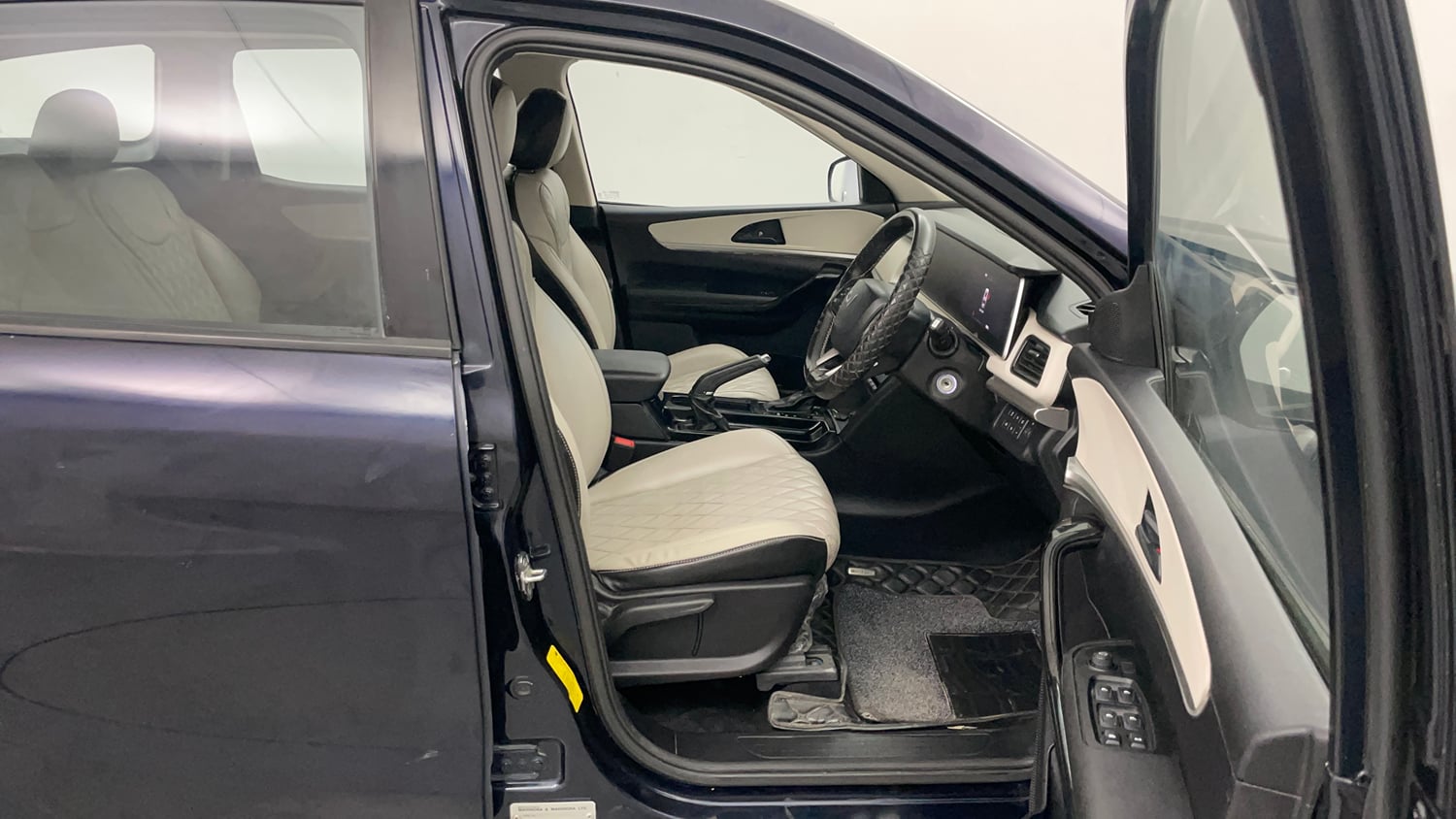 Used 2022 Mahindra XUV700 AX 5 Petrol AT 5 STR Petrol Automatic interior RIGHT SIDE FRONT DOOR CABIN VIEW