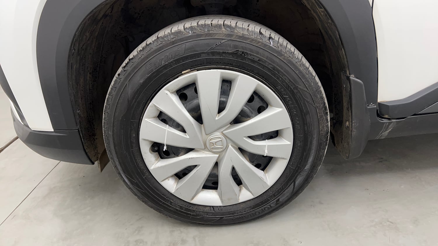 Used 2025 Honda Elevate V CVT Petrol Automatic tyres LEFT FRONT TYRE RIM VIEW