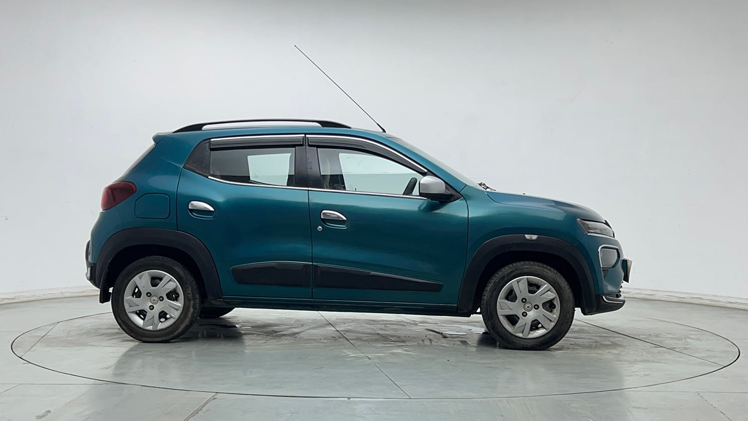 Used 2022 Renault Kwid RXT 1.0 Petrol Manual exterior RIGHT SIDE VIEW