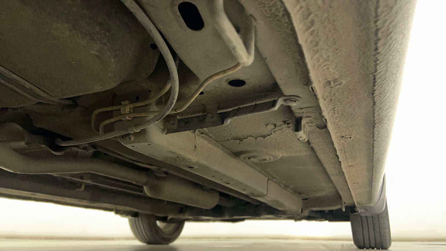 Used 2016 Maruti Suzuki Ciaz ZXi  AT Petrol Automatic extra REAR RIGHT UNDERBODY VIEW