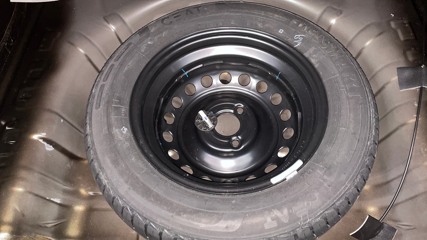 Used 2020 Renault Kwid 1.0 RXT AMT Opt Petrol Automatic tyres SPARE TYRE VIEW