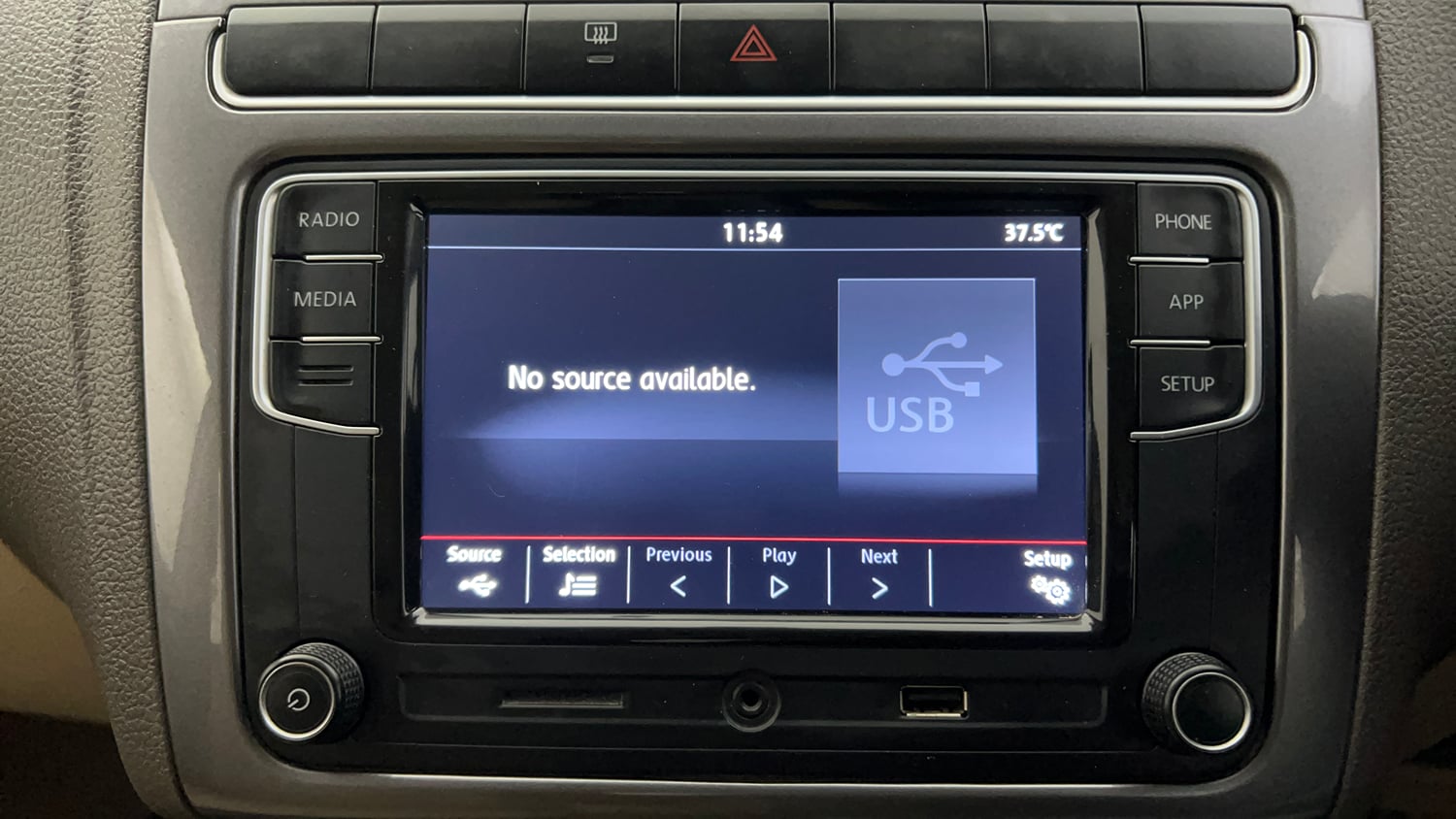 Used 2019 Volkswagen Vento Highline 1.6 (P) Petrol Manual top_features Integrated (in-dash) music system