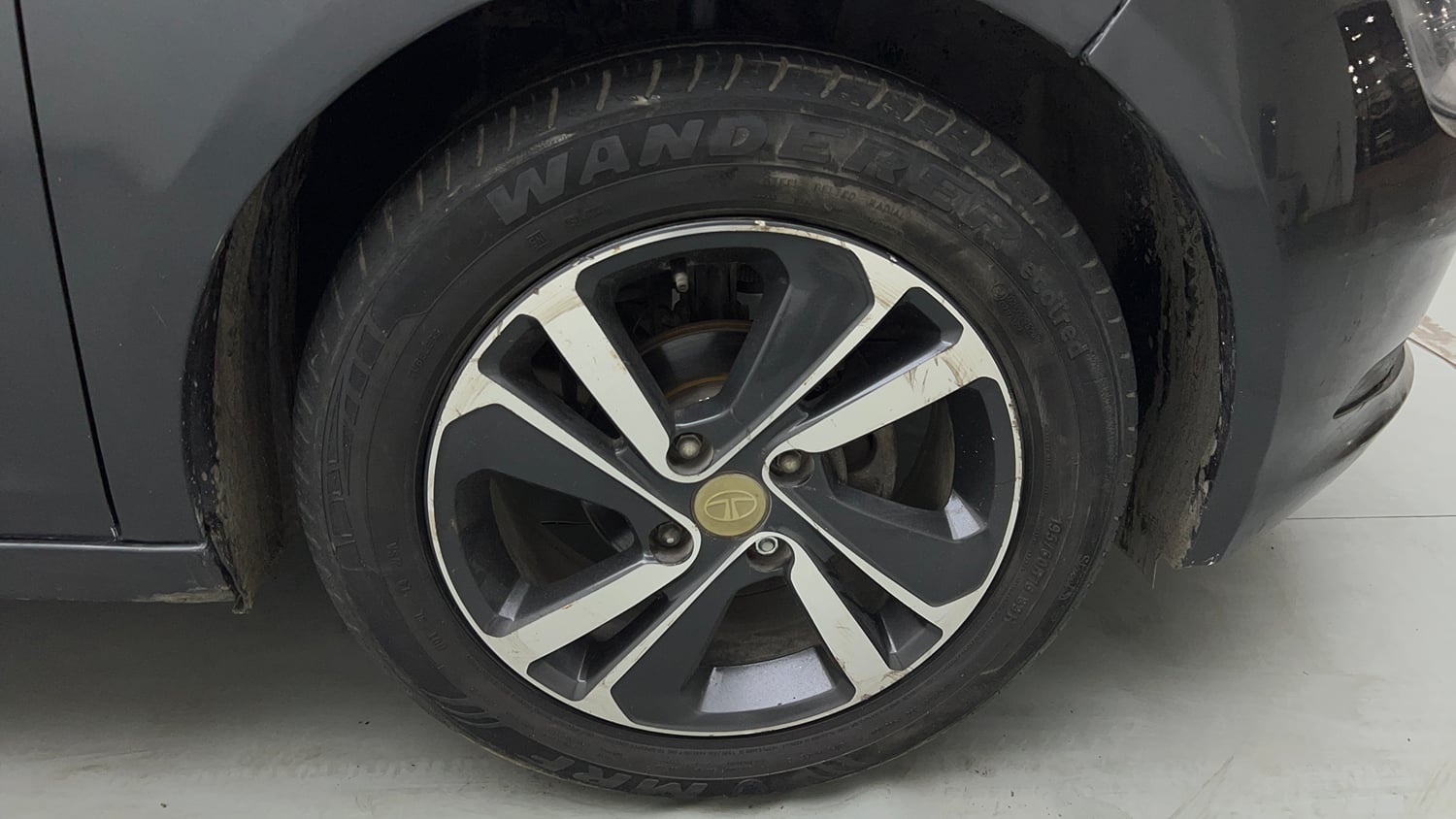 Used 2021 Tata Altroz XZ Petrol Petrol Manual tyres RIGHT FRONT TYRE RIM VIEW