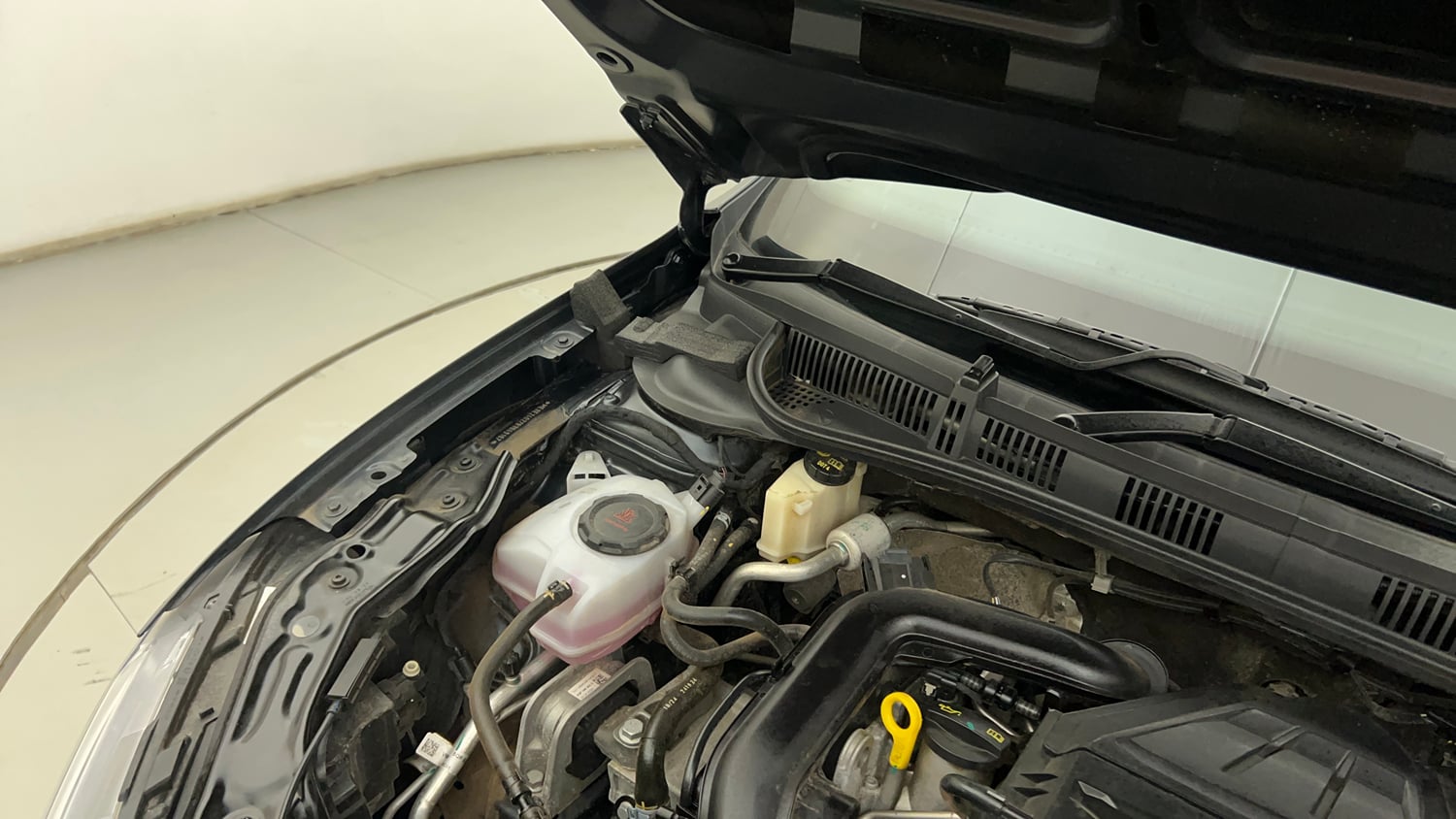 Used 2024 Volkswagen Virtus Highline 1.0 TSI MT Petrol Manual engine ENGINE RIGHT SIDE HINGE & APRON VIEW