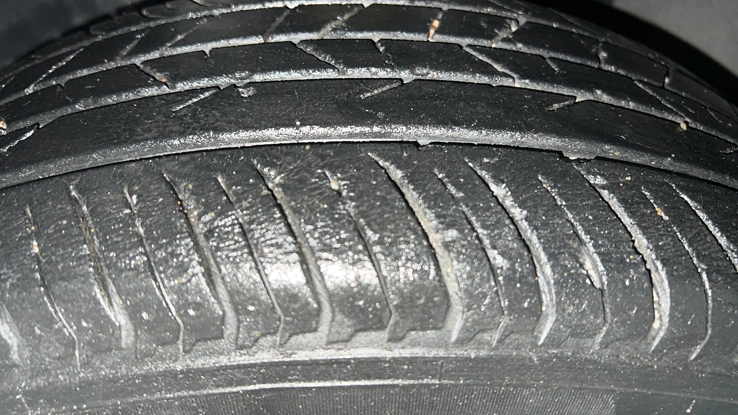 Used 2021 Nissan Magnite XL Petrol Manual tyres LEFT FRONT TYRE TREAD VIEW