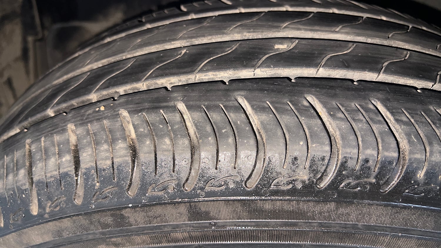 Used 2023 Honda Amaze VX 1.2 Petrol CVT Petrol Automatic tyres LEFT FRONT TYRE TREAD VIEW