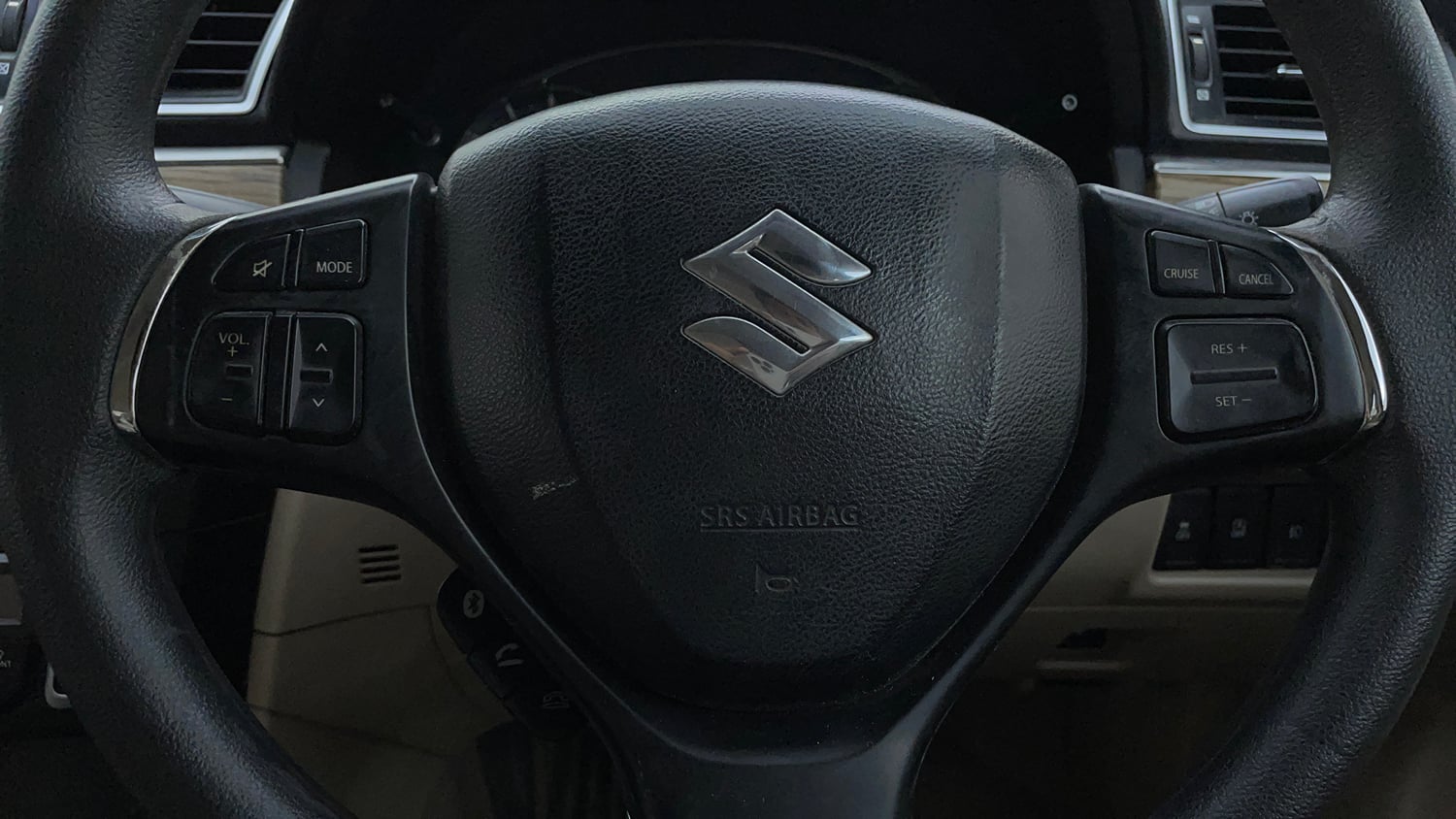 Used 2019 Maruti Suzuki Ciaz Zeta Hybrid 1.5 AT Petrol Automatic top_features Airbags