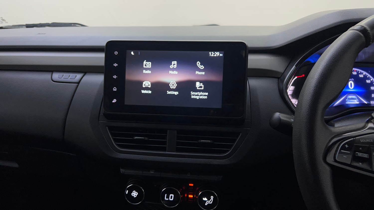 Used 2021 Renault Kiger RXZ AMT Dual Tone Petrol Automatic top_features Touch screen infotainment system