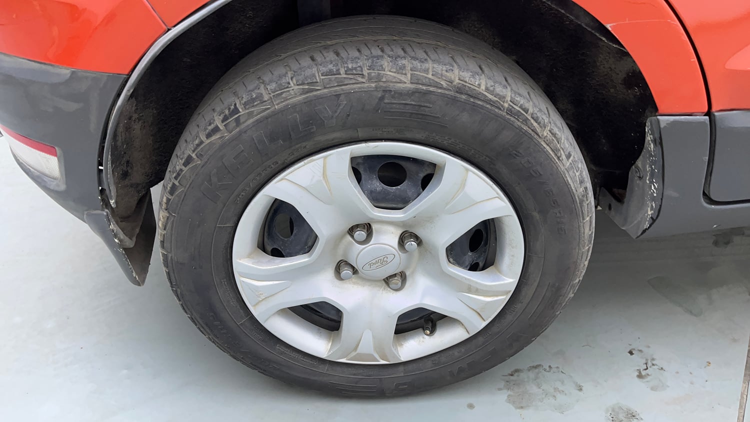 Used 2017 Ford EcoSport Trend+ 1.5L TDCi Diesel Manual tyres RIGHT REAR TYRE RIM VIEW