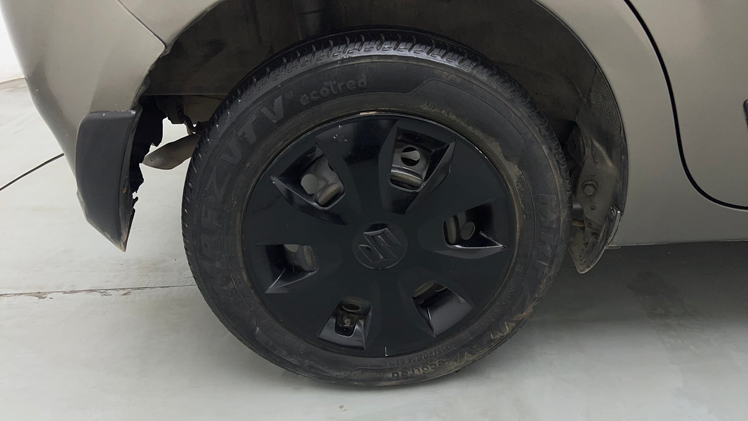 Used 2023 Maruti Suzuki Wagon R VXI 1.0 Petrol Manual tyres RIGHT REAR TYRE RIM VIEW