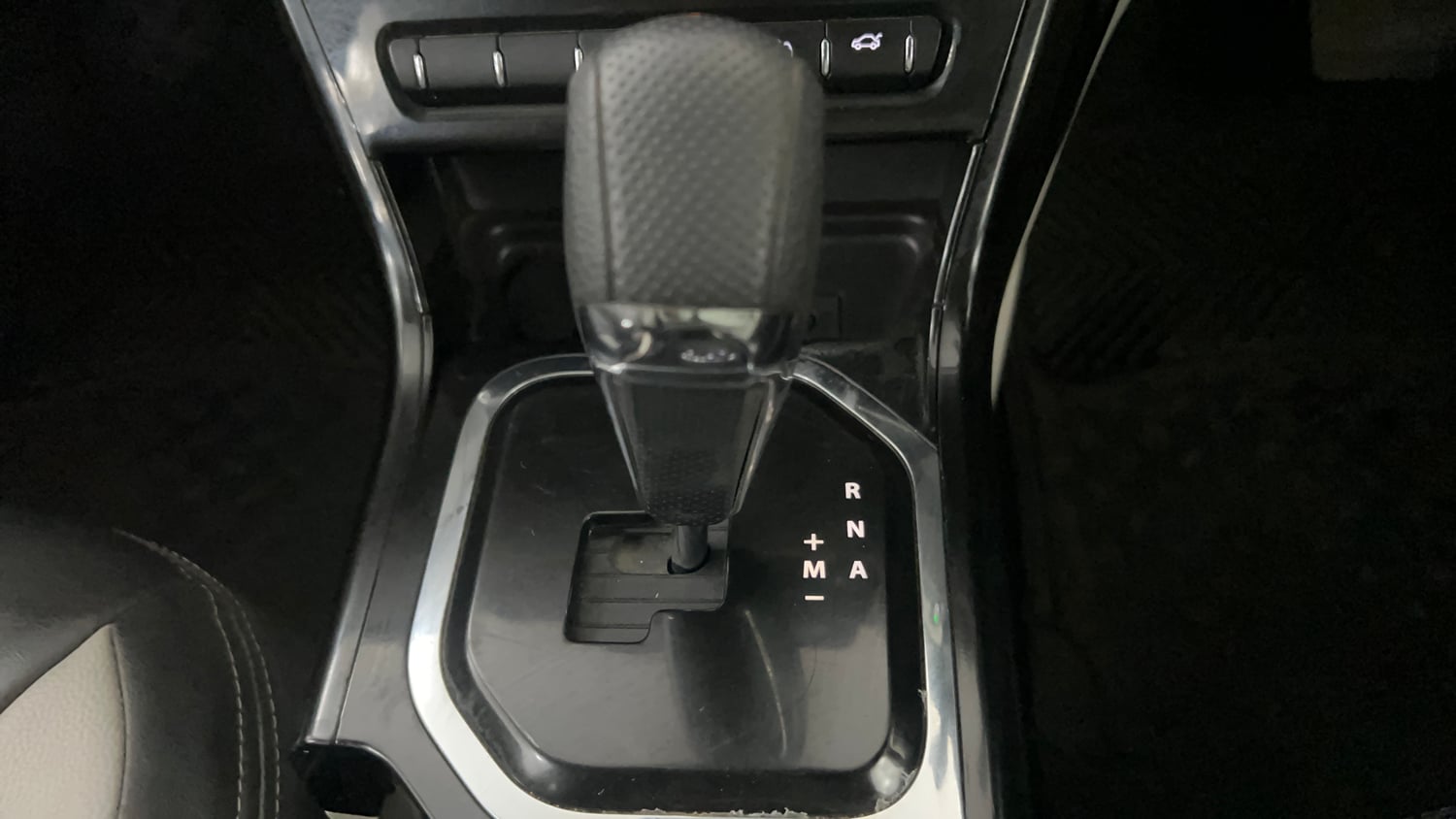 Used 2020 Tata Nexon XZA Plus (O) Dual Tone Petrol Automatic interior GEAR  KNOB VIEW