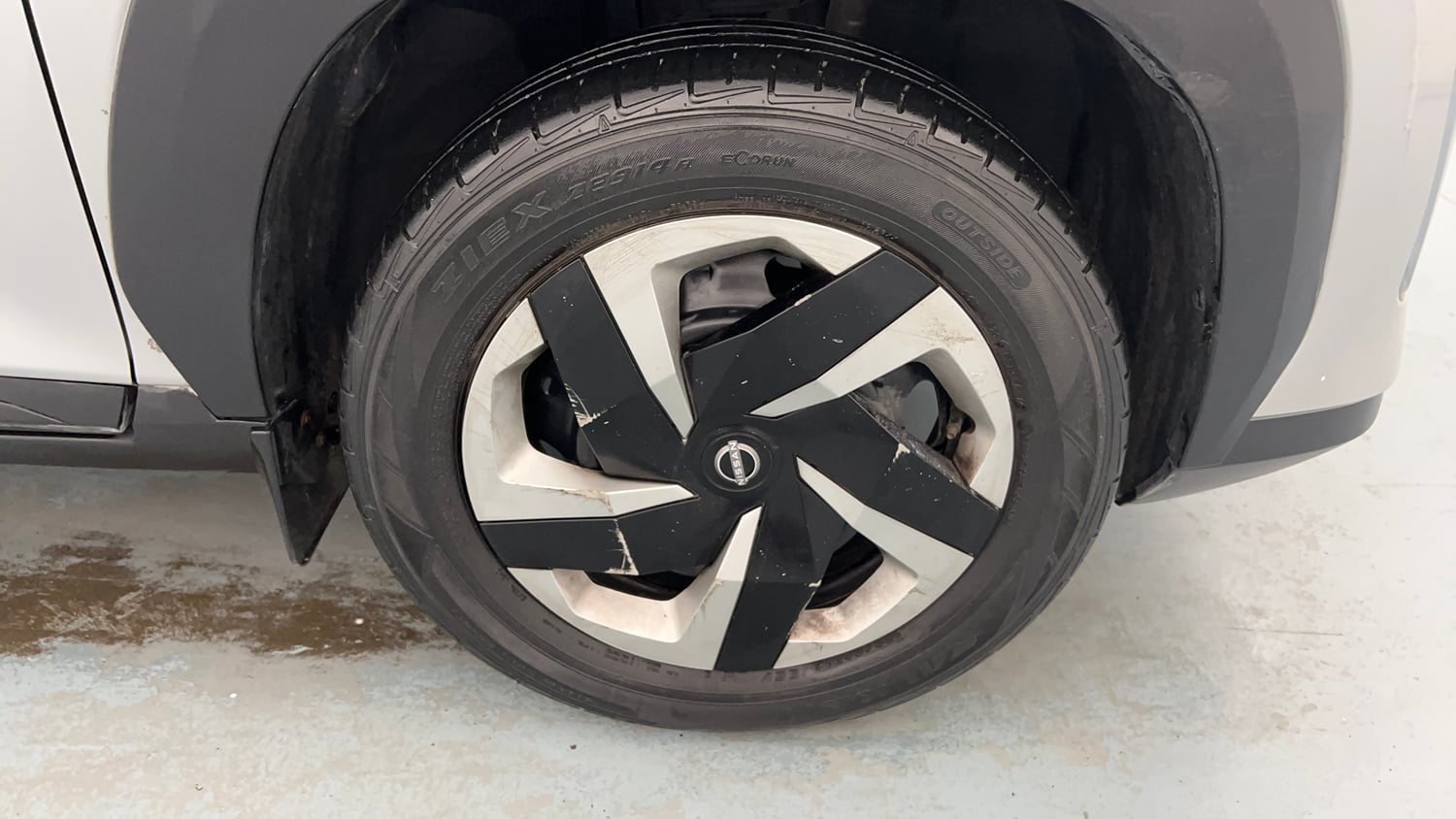 Used 2021 Nissan Magnite XL Petrol Manual tyres RIGHT FRONT TYRE RIM VIEW
