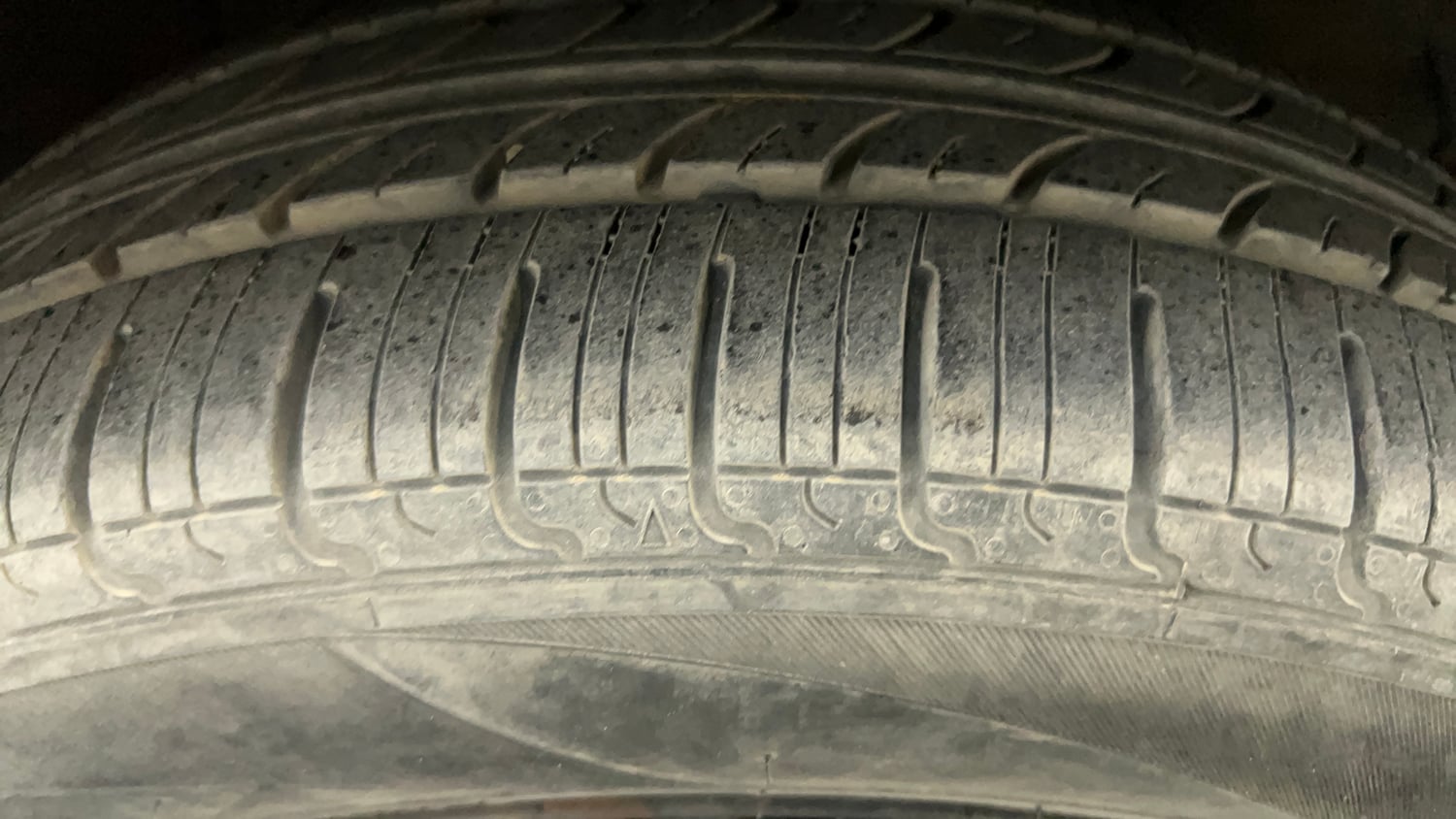 Used 2017 Maruti Suzuki Baleno Delta 1.2 Petrol Manual tyres RIGHT FRONT TYRE TREAD VIEW