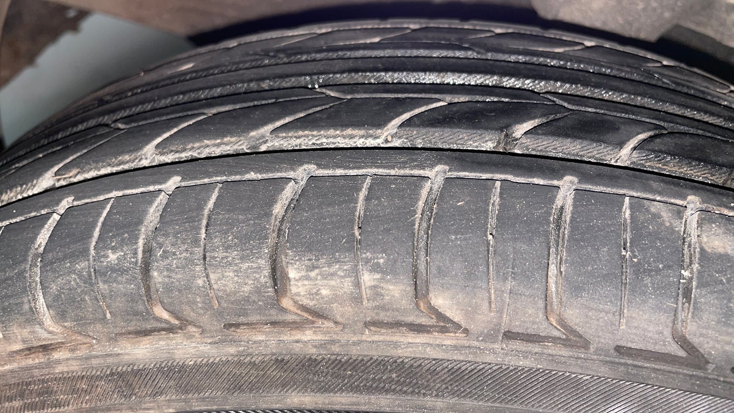 Used 2013 Hyundai i10 Sportz 1.2 Kappa2 Petrol Manual tyres LEFT FRONT TYRE TREAD VIEW