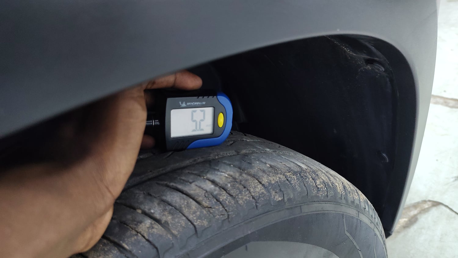 Used 2025 Nissan Magnite XE Petrol Manual tyres RIGHT FRONT TYRE TREAD VIEW