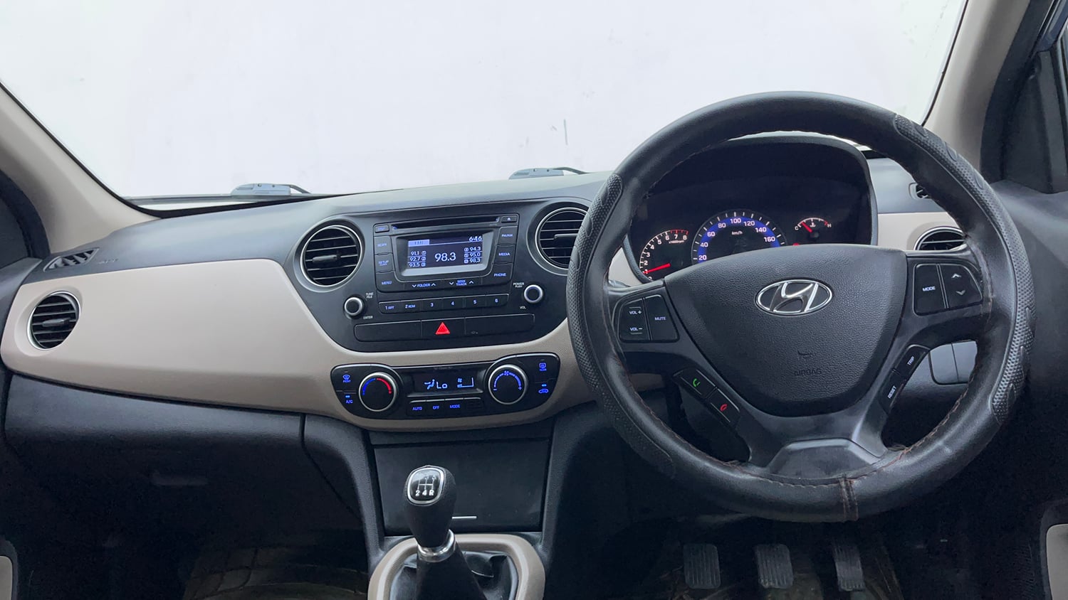 Used 2014 Hyundai Xcent SX 1.2 (O) Petrol Manual interior DASHBOARD VIEW