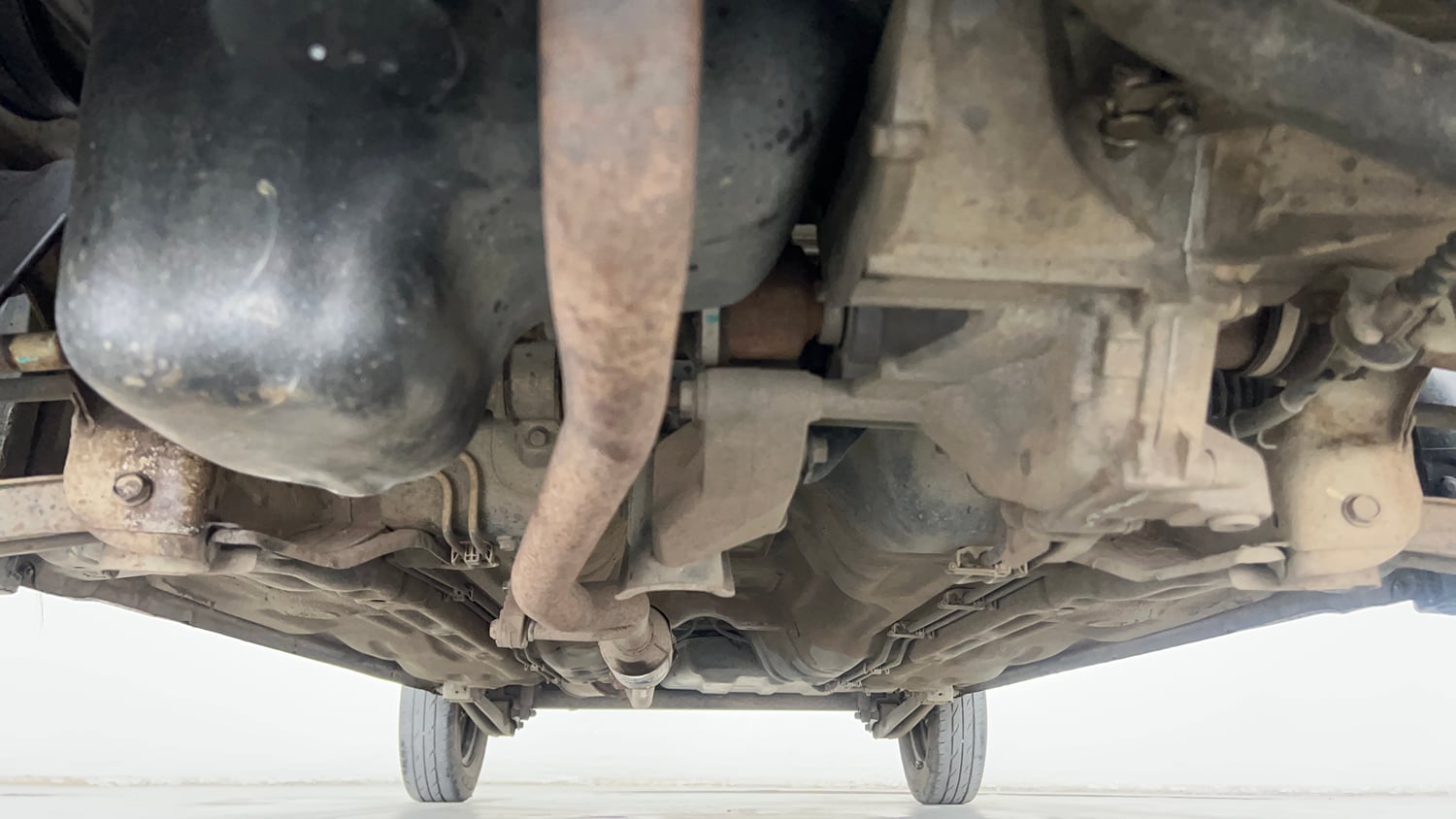 Used 2016 Maruti Suzuki Alto 800 Lxi Petrol Manual extra FRONT LEFT UNDERBODY VIEW