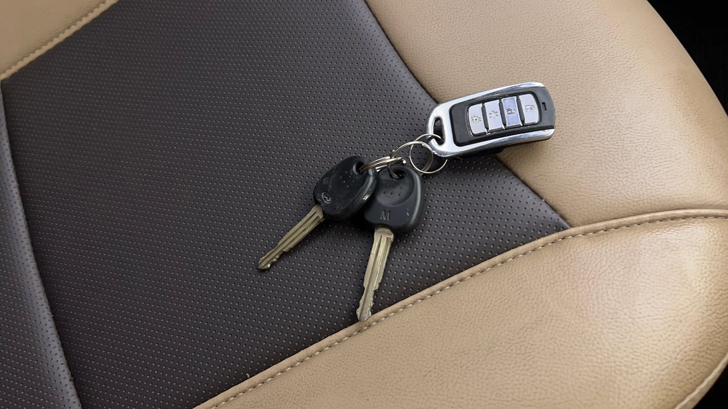 Used 2017 Hyundai Eon Era + Petrol Manual extra CAR KEY VIEW