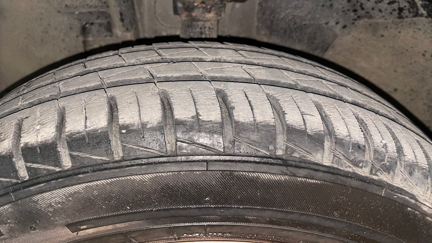 Used 2020 Renault Kwid 1.0 RXT AMT Opt Petrol Automatic tyres LEFT FRONT TYRE TREAD VIEW