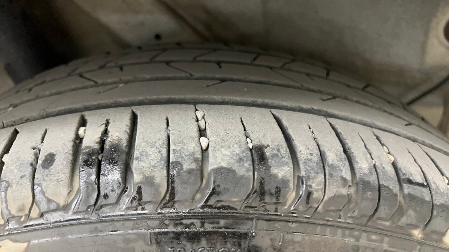 Used 2024 Hyundai Venue SX (O) 1.0 Turbo DCT Petrol Automatic tyres RIGHT REAR TYRE TREAD VIEW