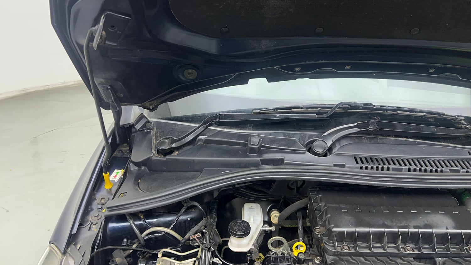 Used 2021 Tata Tiago XZ CNG( Outside Fitted ) Cng Manual engine ENGINE RIGHT SIDE HINGE & APRON VIEW