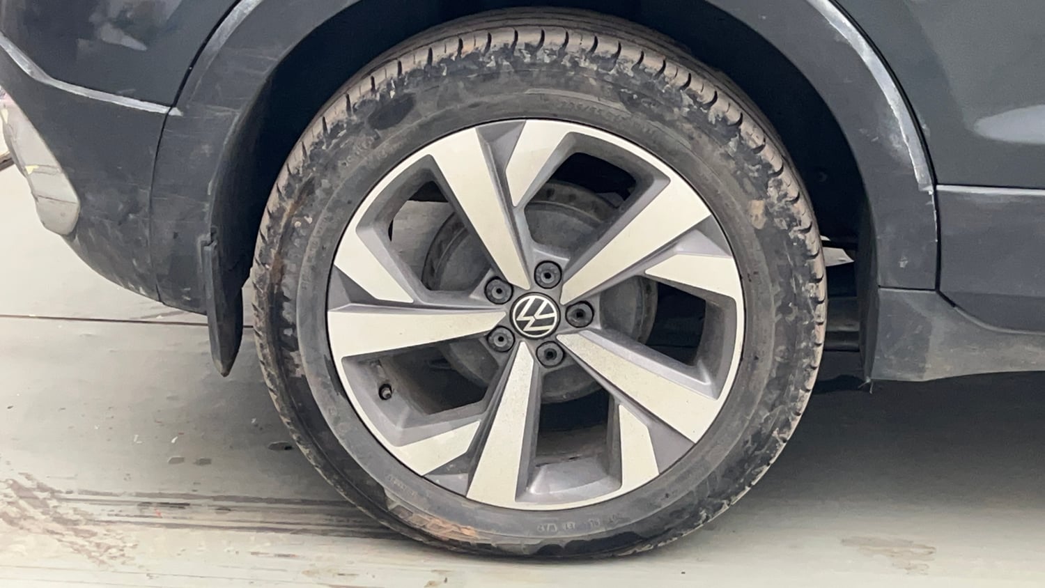 Used 2023 Volkswagen Taigun Topline 1.0 TSI MT Petrol Manual tyres RIGHT REAR TYRE RIM VIEW