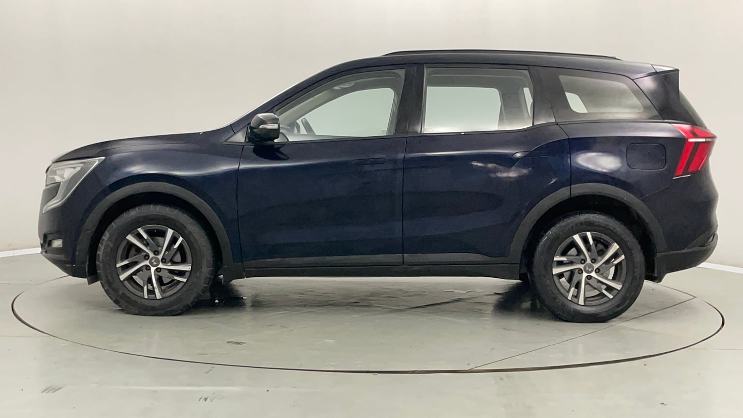 Used 2022 Mahindra XUV700 AX 5 Petrol AT 5 STR Petrol Automatic exterior LEFT SIDE VIEW