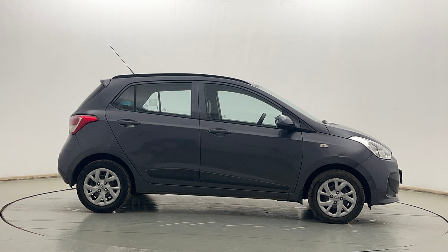 Used 2018 Hyundai Grand i10 Magna 1.2 Kappa VTVT Petrol Manual exterior RIGHT SIDE VIEW