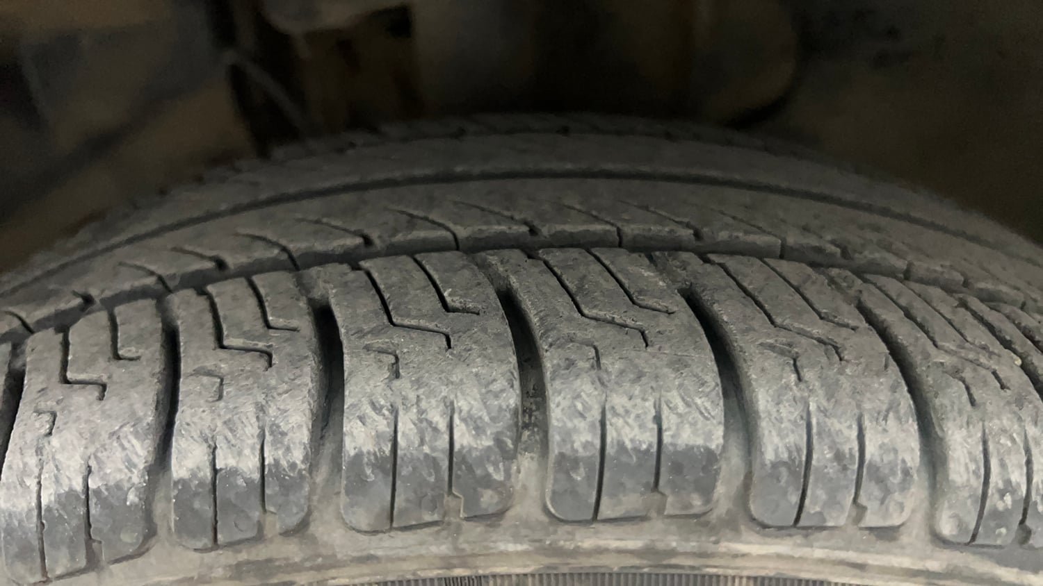 Used 2018 Tata Tiago Revotron XZA Petrol Automatic tyres LEFT FRONT TYRE TREAD VIEW