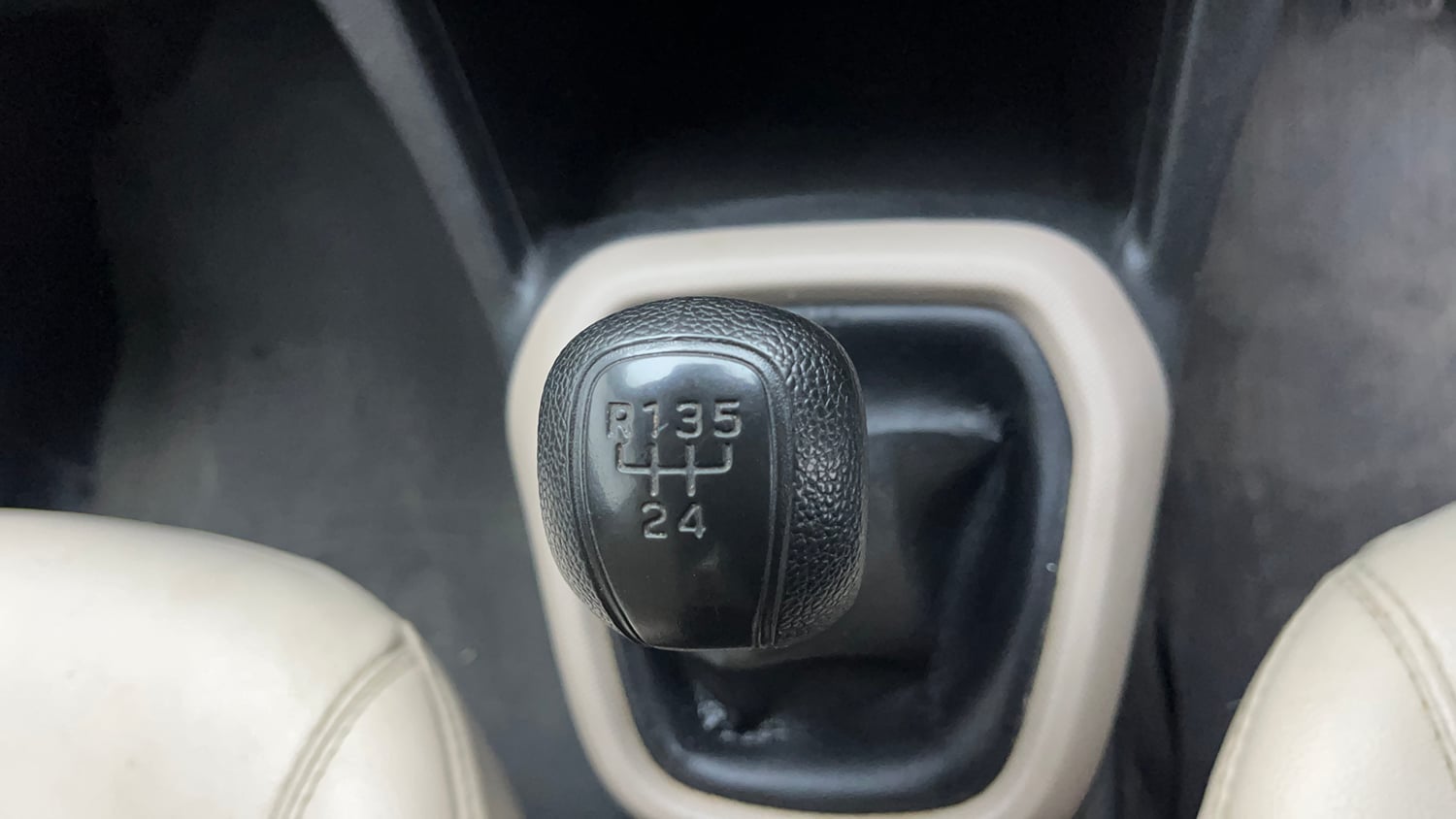 Used 2019 Hyundai Xcent S CRDi Diesel Manual interior GEAR  KNOB VIEW