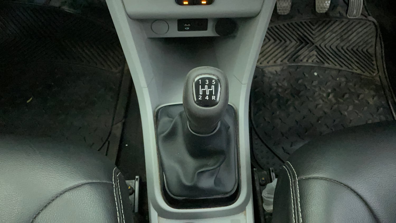 Used 2020 Tata Tiago XZ Petrol Manual interior GEAR  KNOB VIEW