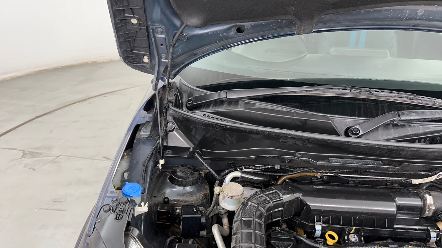Used 2022 Maruti Suzuki Ignis Delta 1.2 AMT Petrol Automatic engine ENGINE RIGHT SIDE HINGE & APRON VIEW