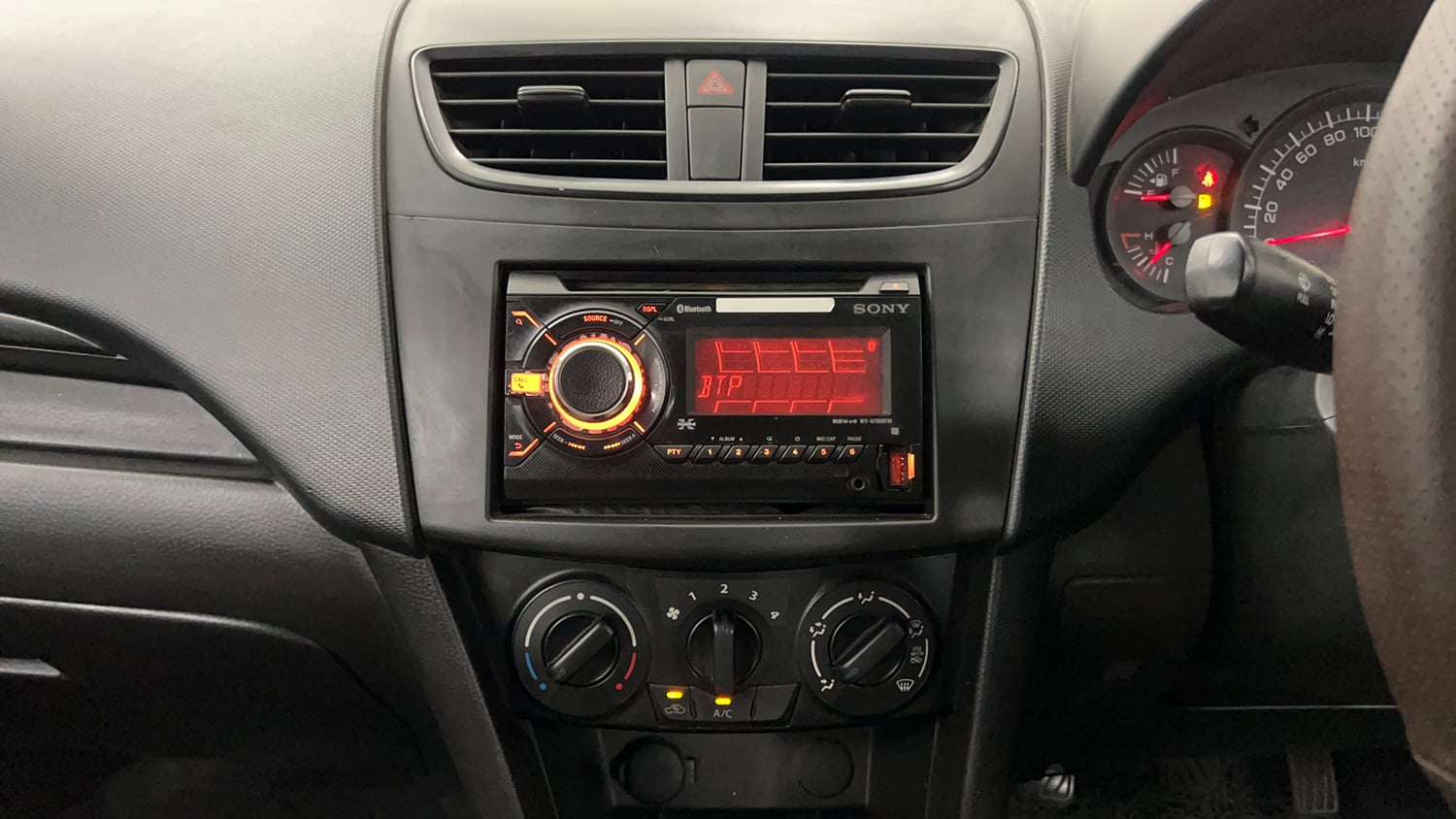 Used 2014 Maruti Suzuki Swift LXi Petrol Manual interior MUSIC SYSTEM & AC CONTROL VIEW