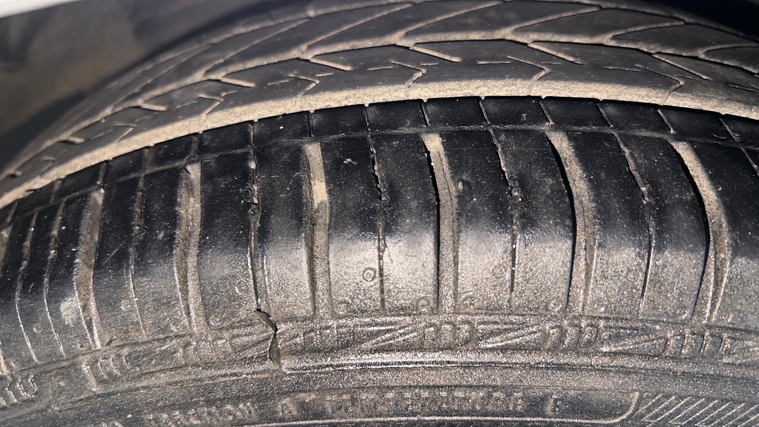 Used 2015 Hyundai Grand i10 Sportz 1.2 Kappa VTVT Petrol Manual tyres RIGHT FRONT TYRE TREAD VIEW