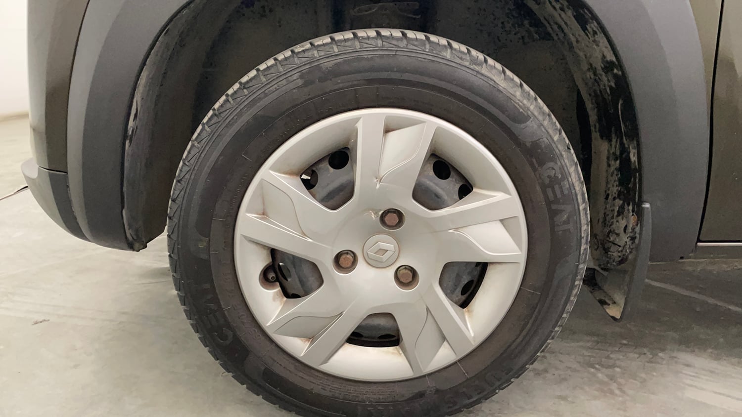 Used 2020 Renault Kwid 1.0 RXT AMT Opt Petrol Automatic tyres LEFT FRONT TYRE RIM VIEW