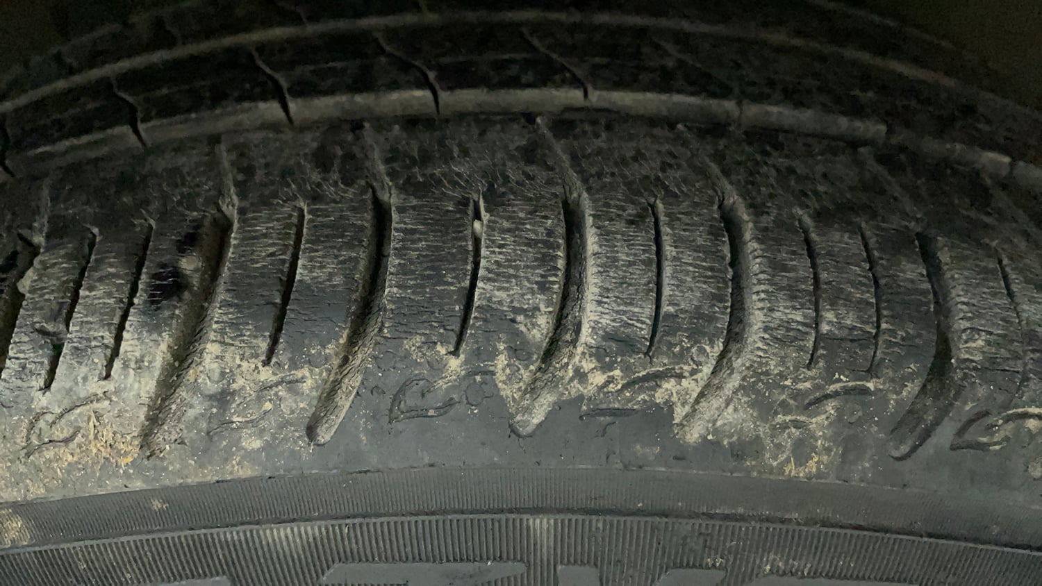 Used 2022 Tata Altroz XM Plus Petrol Petrol Manual tyres RIGHT FRONT TYRE TREAD VIEW